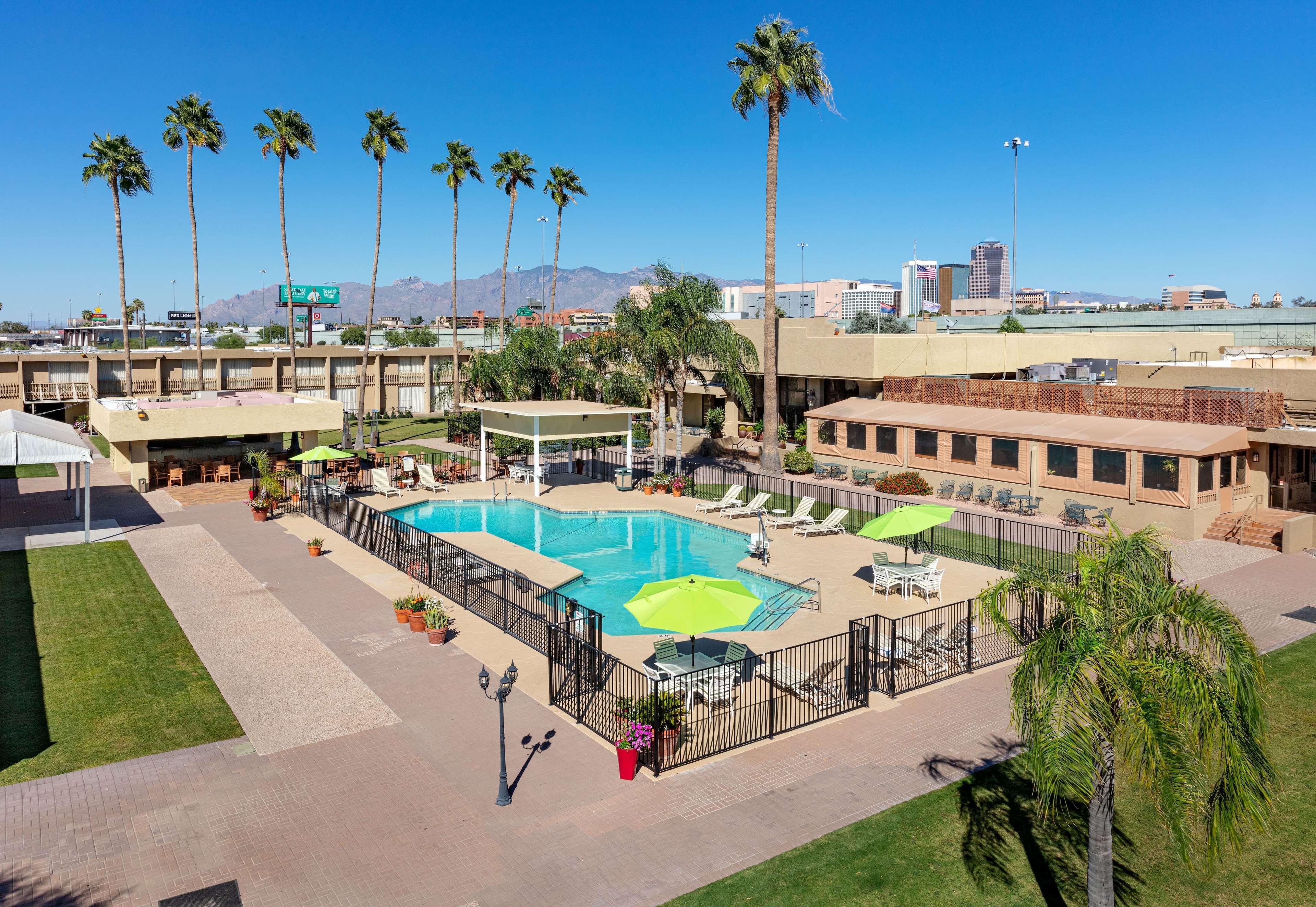 Hotel Ramada By Wyndham Tucson Exterior foto