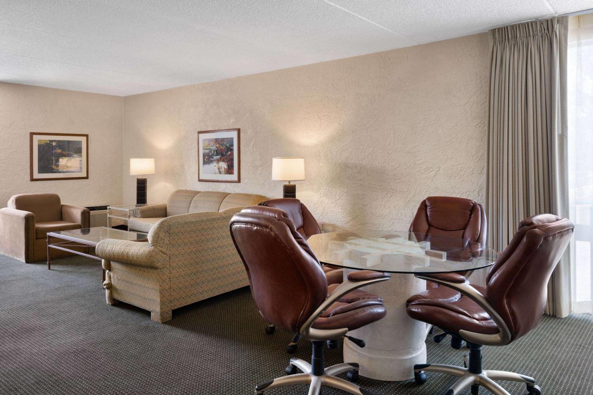 Hotel Ramada By Wyndham Tucson Exterior foto