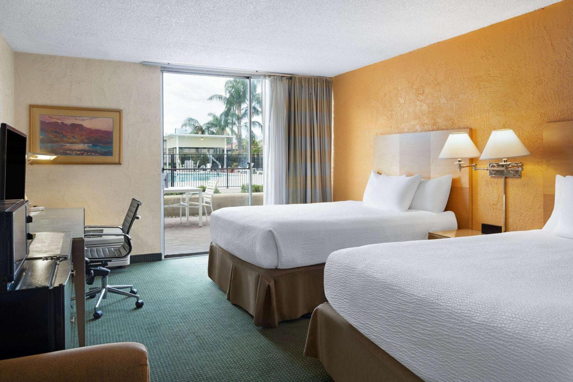 Hotel Ramada By Wyndham Tucson Exterior foto