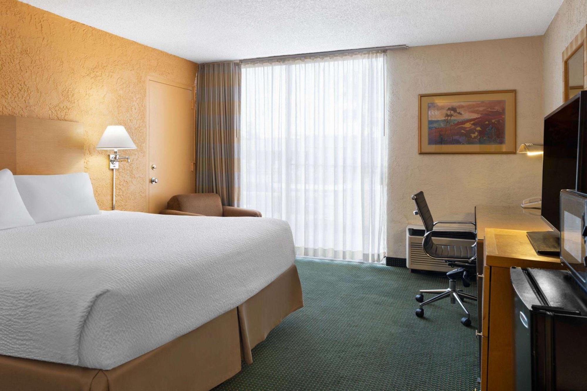 Hotel Ramada By Wyndham Tucson Exterior foto