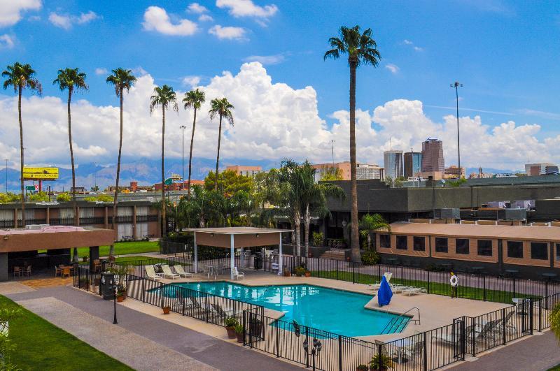 Hotel Ramada By Wyndham Tucson Exterior foto