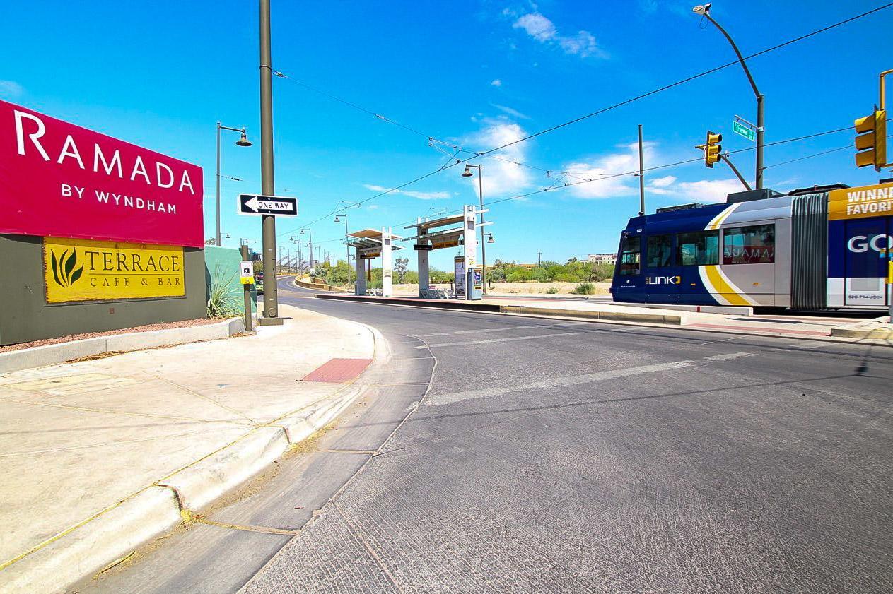 Hotel Ramada By Wyndham Tucson Exterior foto